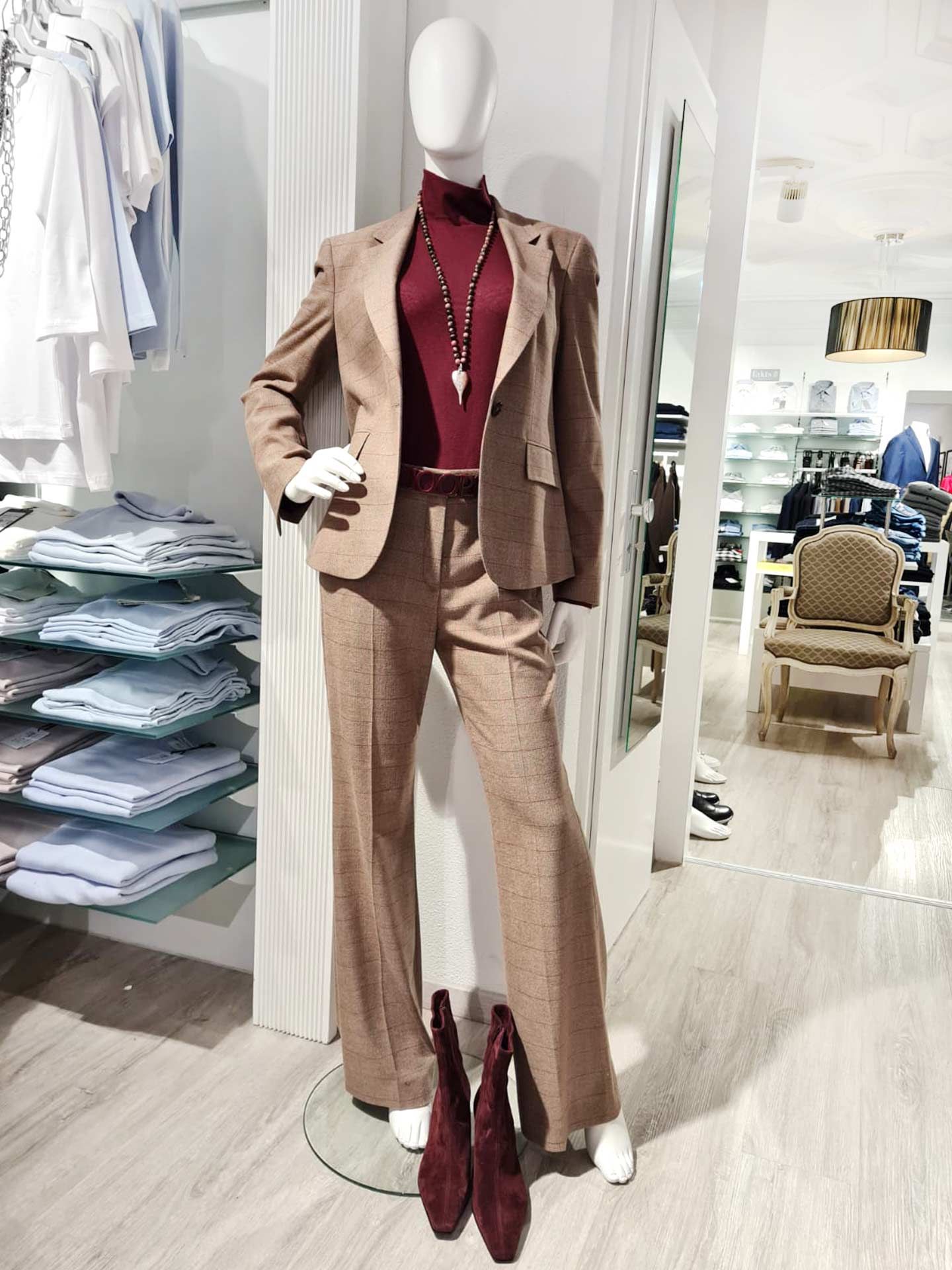 Hosenanzug in Karamell – Businesslook mit Rolli von Windsor