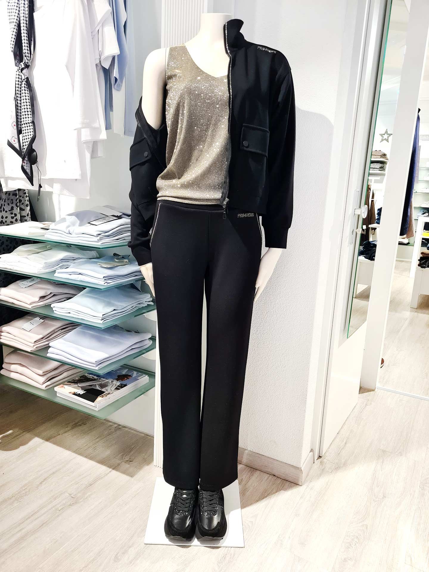 Princess Goes Hollywood Jersey-Look & Kennel & Schmenger Sneaker mit Pailletten – Look 3