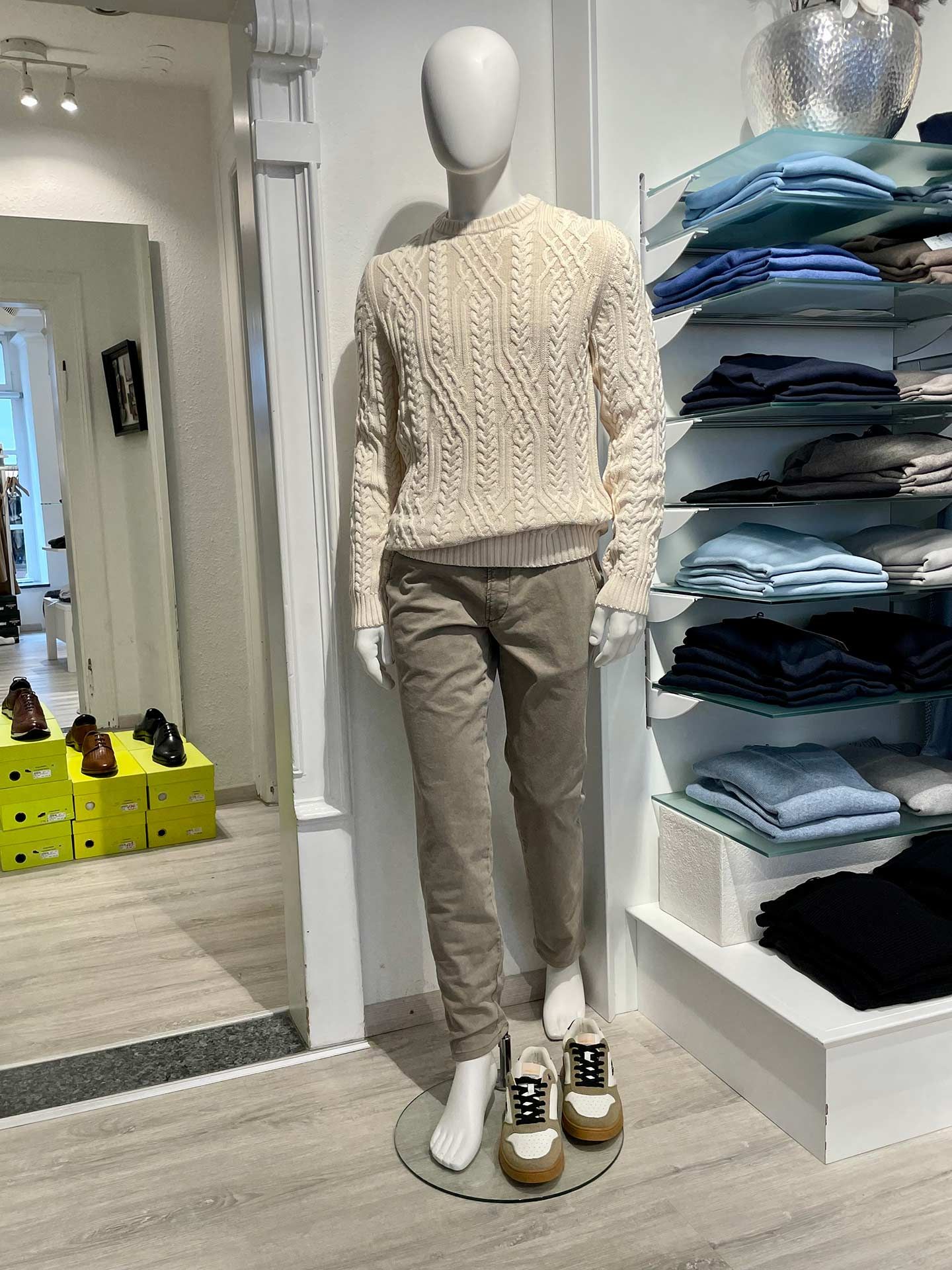 Joop! Overshirt und Baldessarini Flanellhose – Lässiger Herbststil 2024