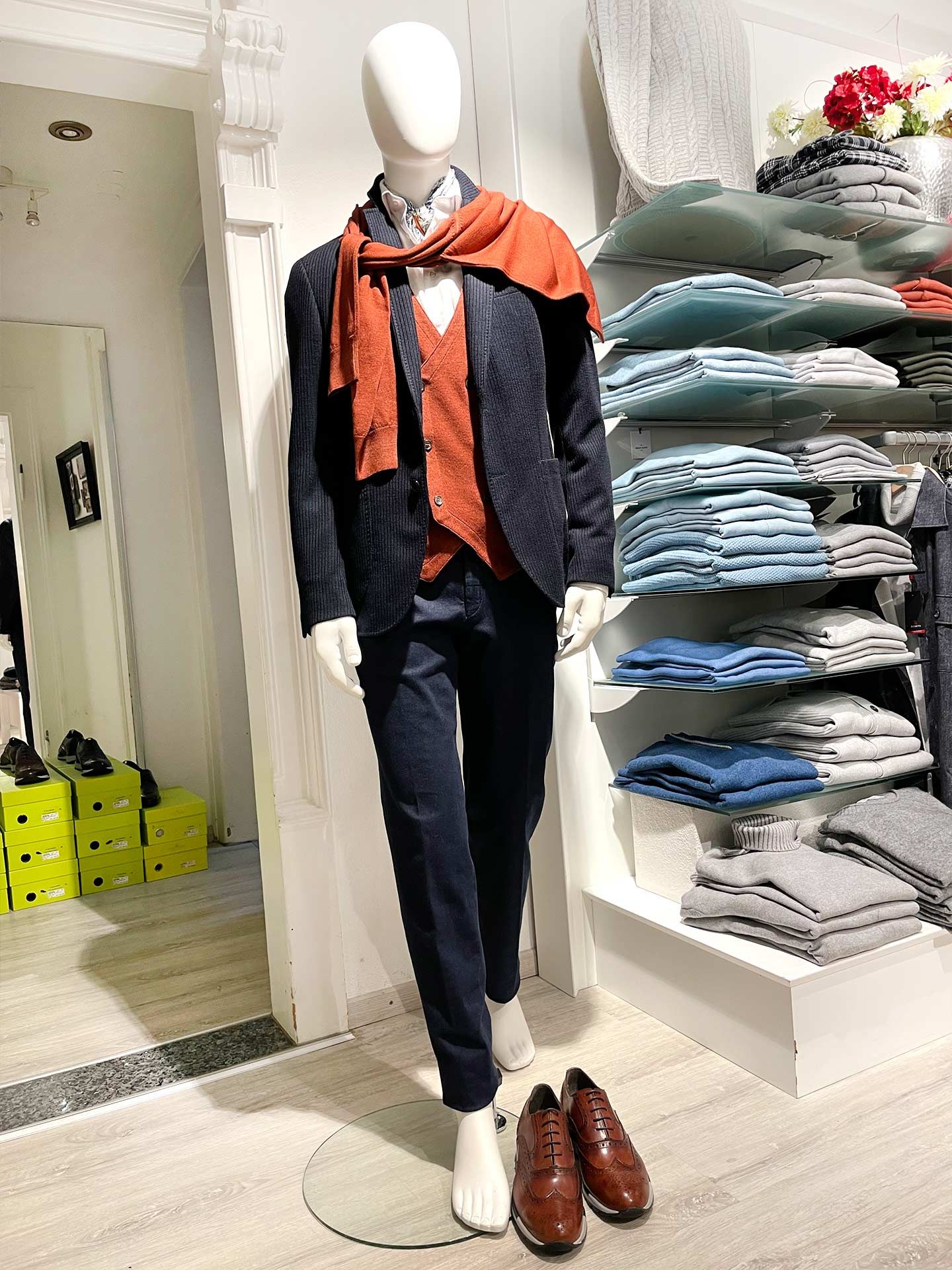 Smarter Herbst-/Winterlook mit Sakko & Farbe – Joop!, Gran Sasso & Hiltl