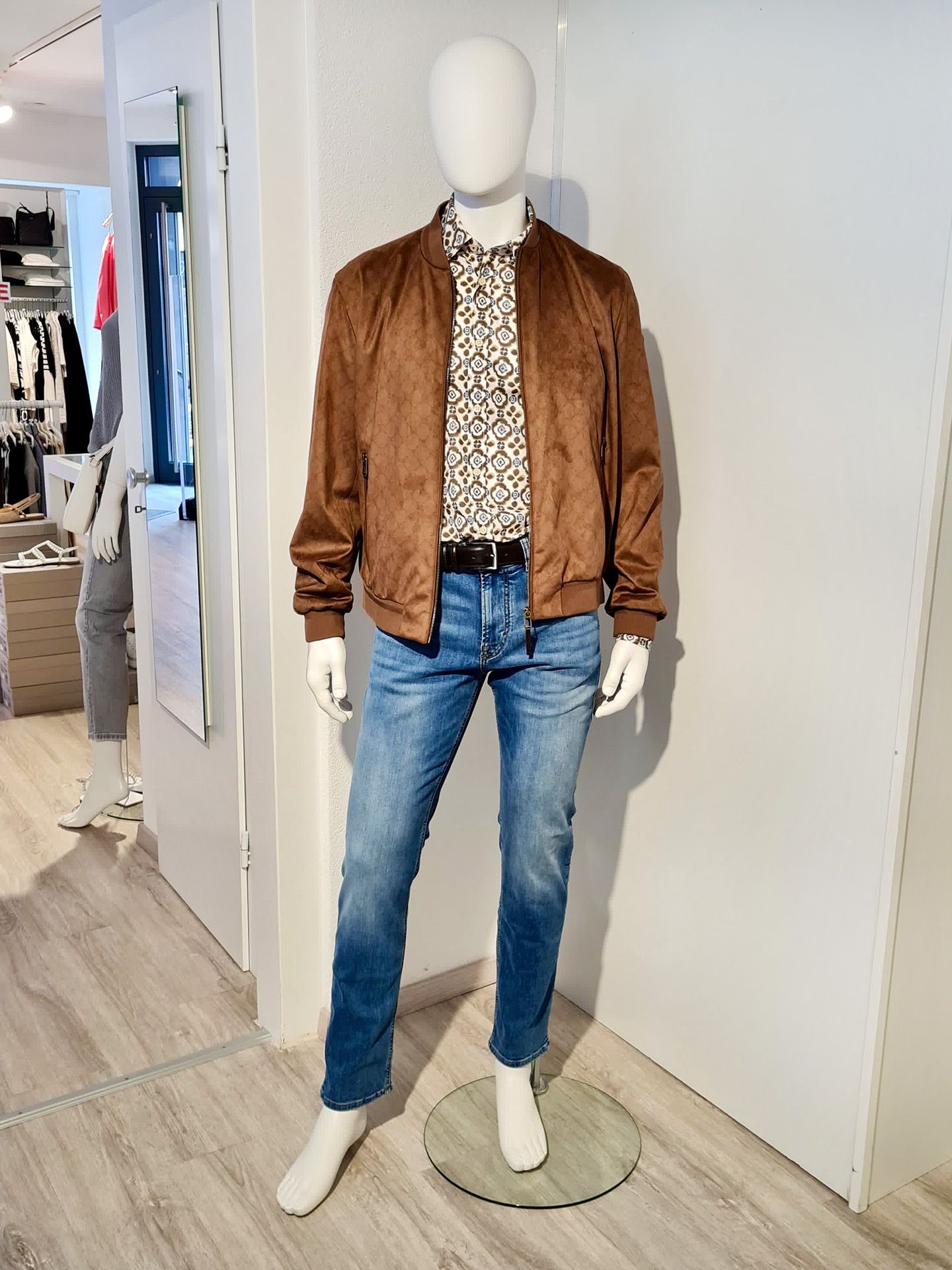  Joop! Herrenlook mit Lederoptik – Frühjahr 2025