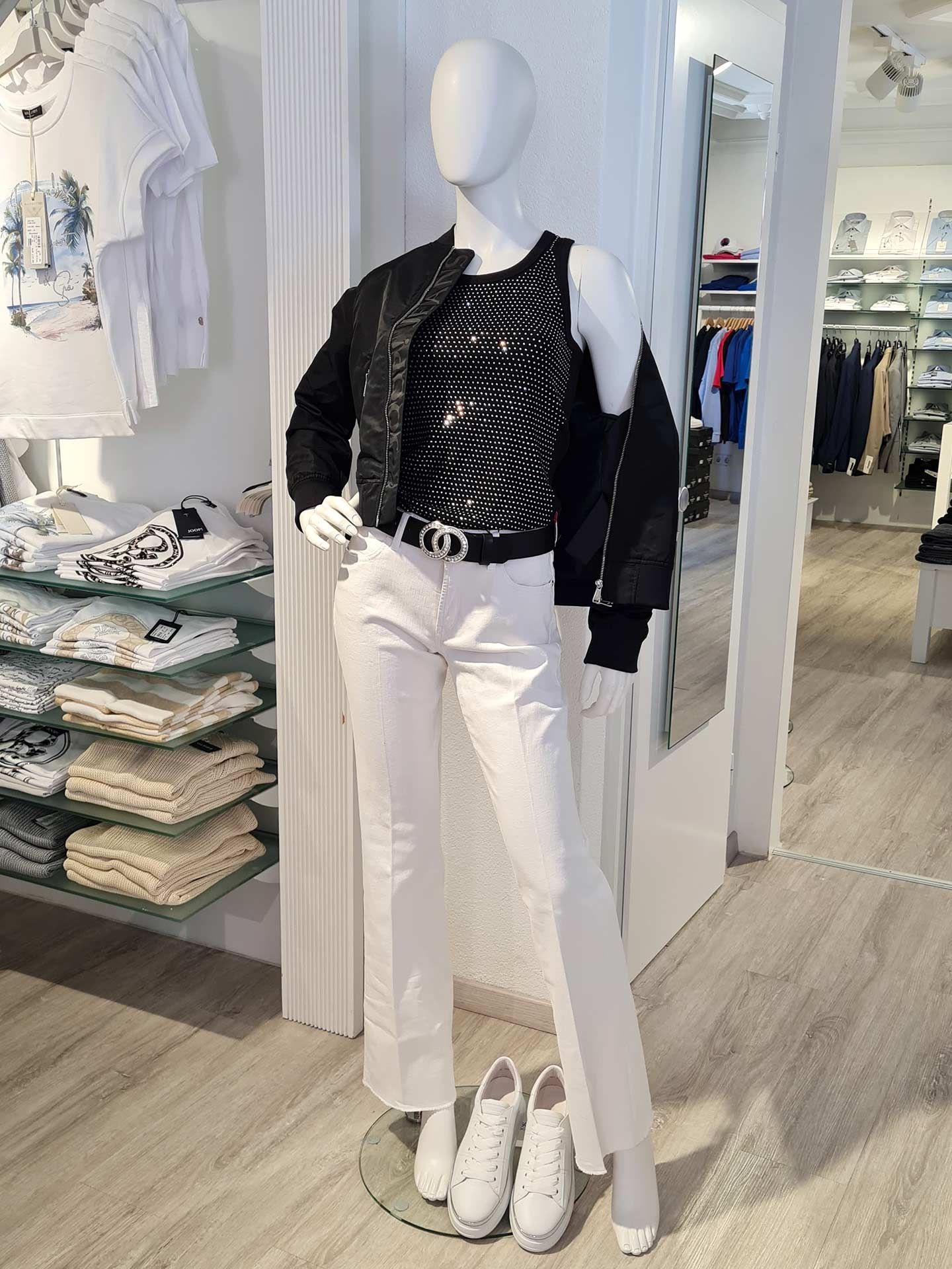 Joop! Schwarz-Weiß-Look mit Strass – Frühjahr 2025 elegant kombiniert