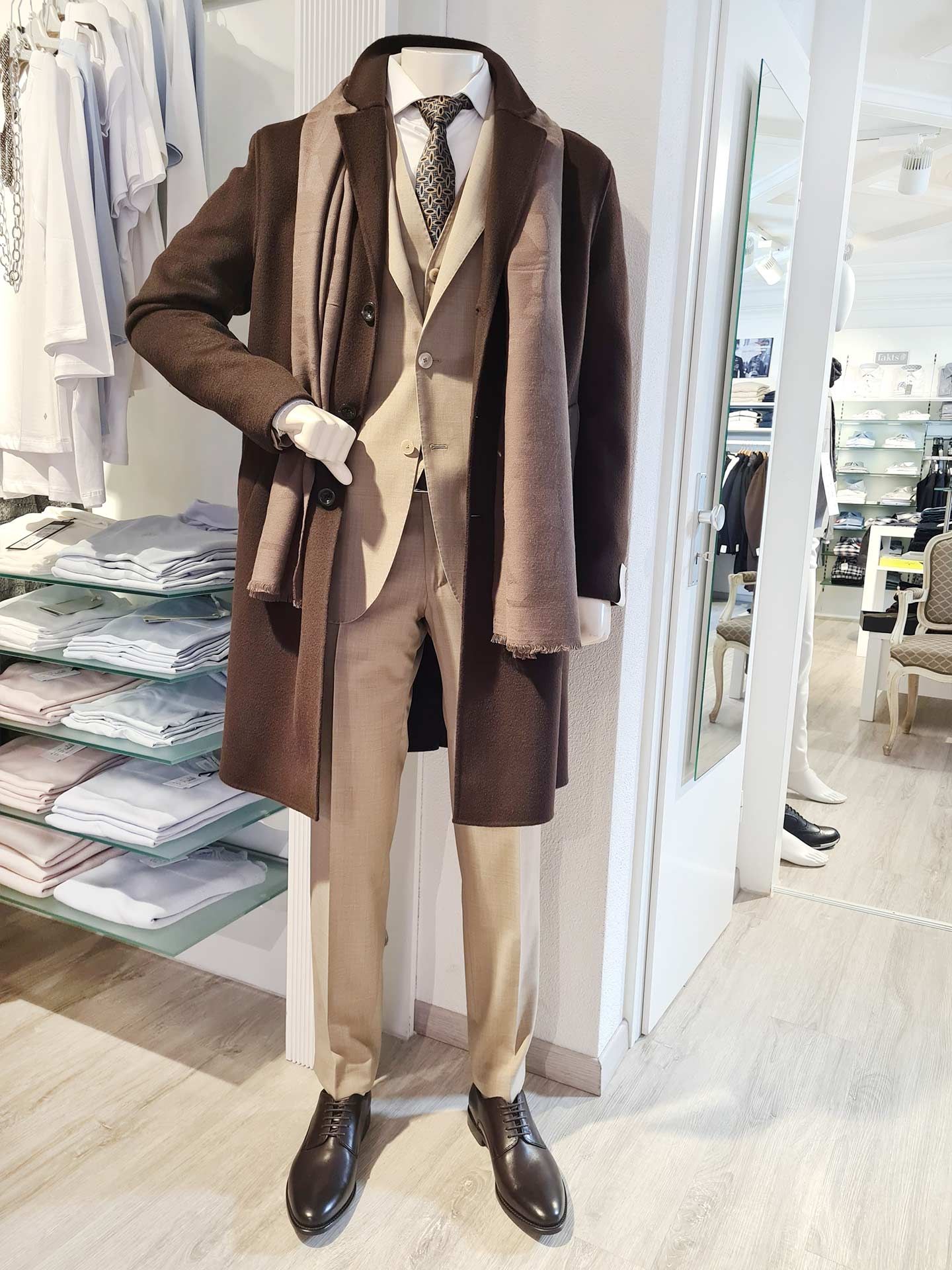 Herbstlicher Business-Look in Naturtönen – Baldessarini & Joop!