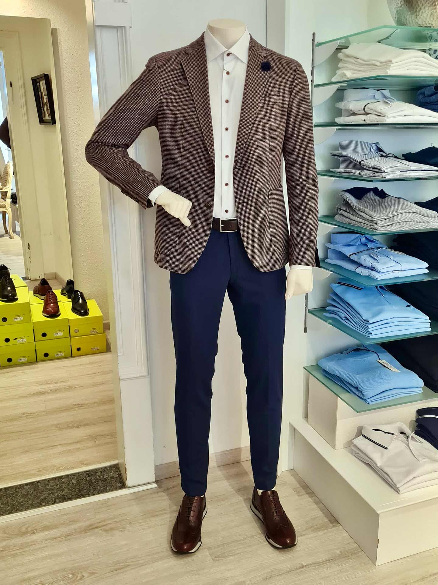 Smart Casual Frühjahr 2025 – Joop! Sakko trifft Edel-Sneaker