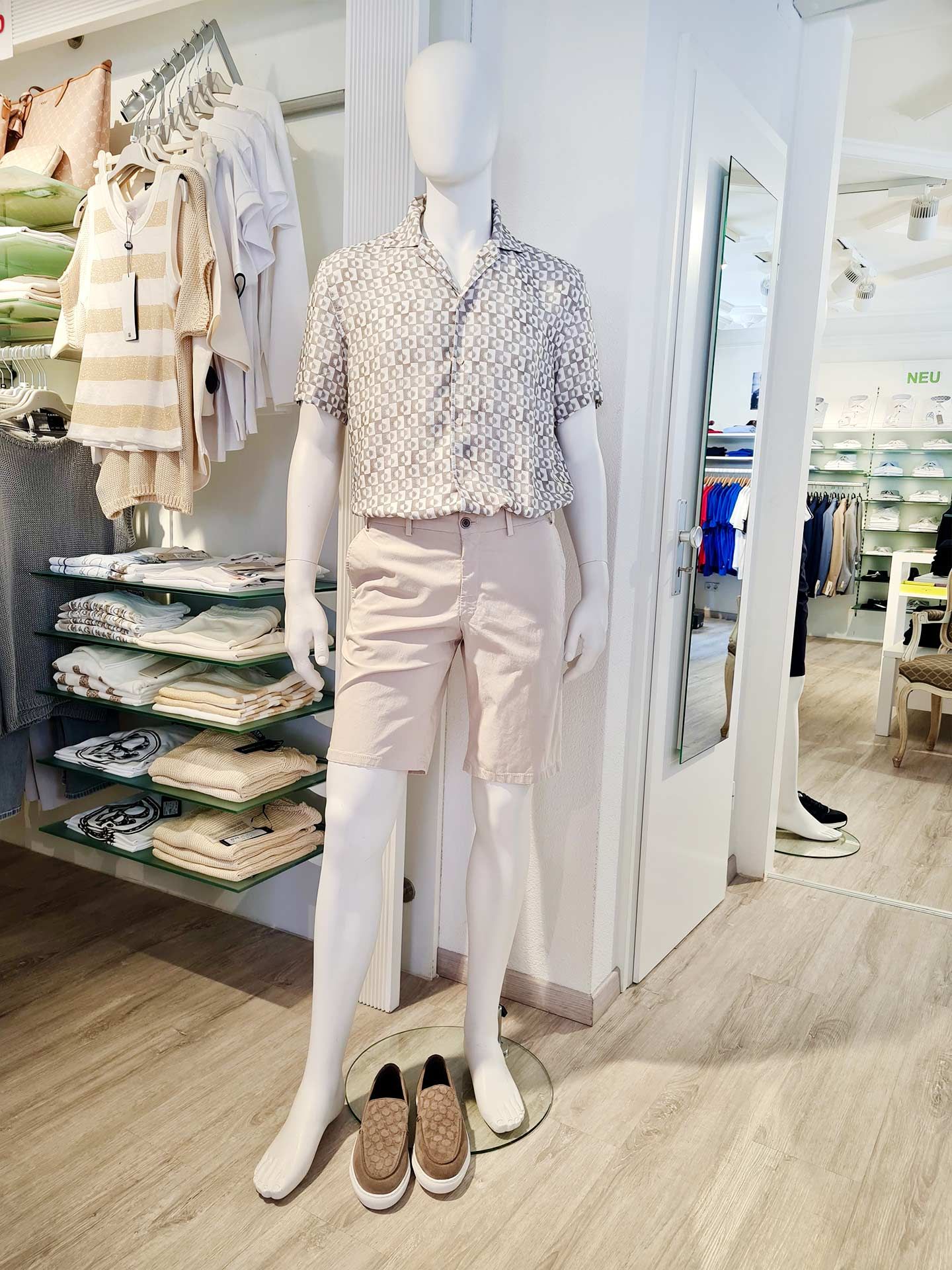 Luftiger Sommerlook mit Joop! & Hiltl – 2025